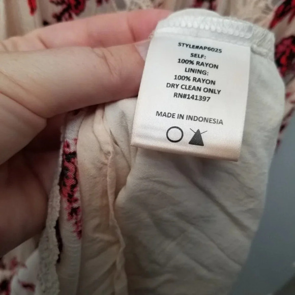 ASTR The  Label Romper Floral Boho Crochet Inset Romper Cream M - Picture 6 of 12